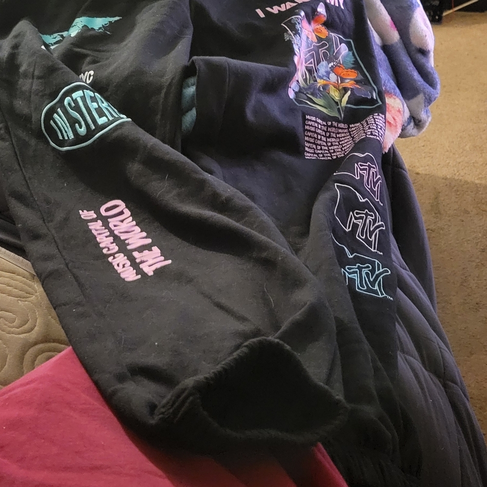 Black Mtv sweats